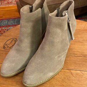 Vionic Suede Boots Size 11, Arch Support